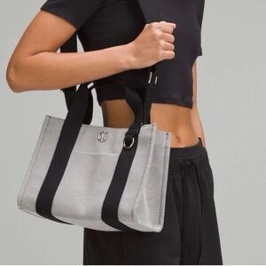 Lululemon Tote Bag with Contrast Straps - Silver/Black